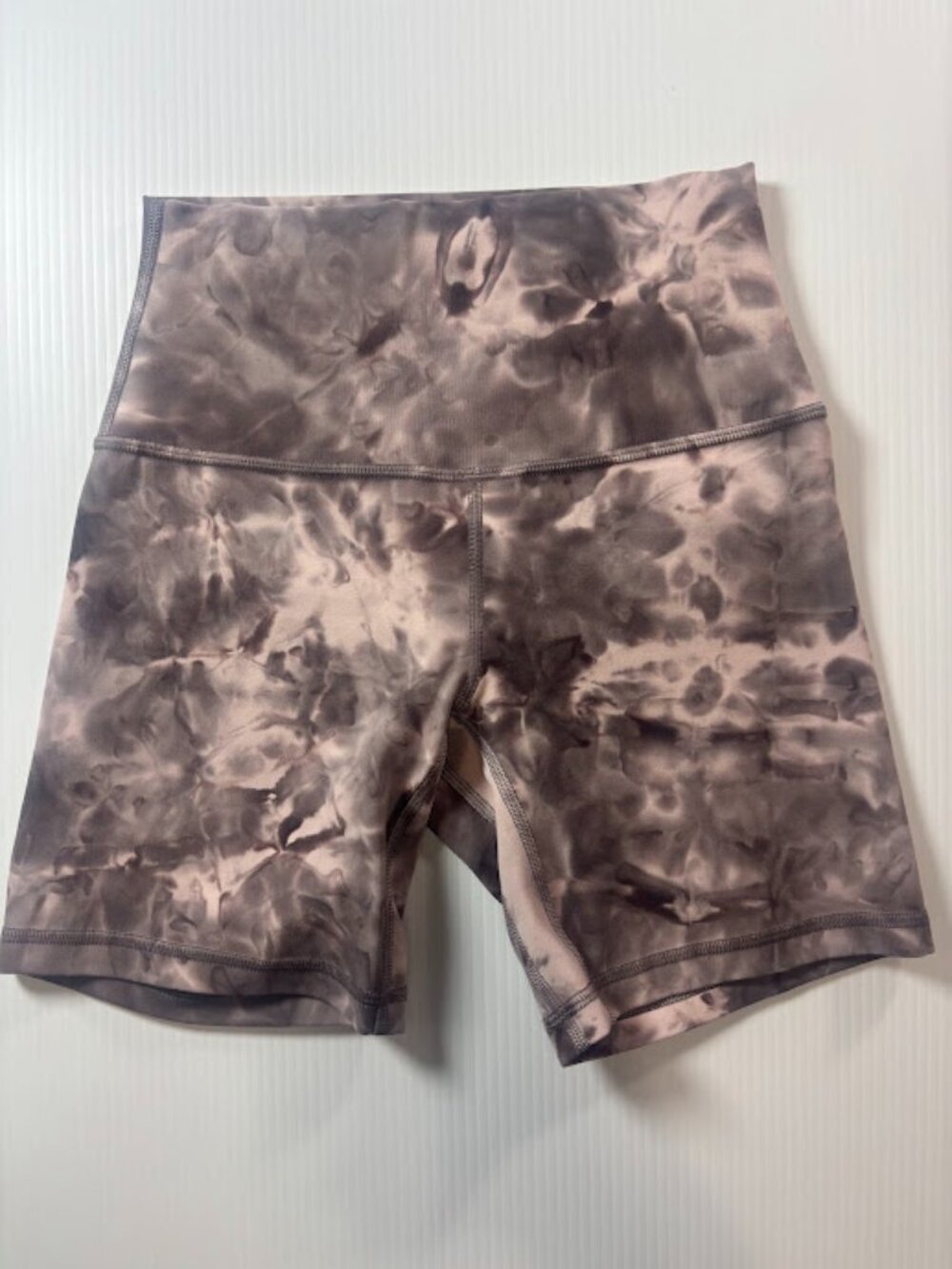 Lululemon Women's Align High-Rise Size 4 Bike Short 6" Diamond Dye Mink Berry